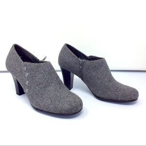NWOT  grey wool heels size 7.5.